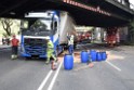 LKW blieb unter Bruecke haengen Koeln Ehrenfeld Innere Kanalstr Hornstr P268